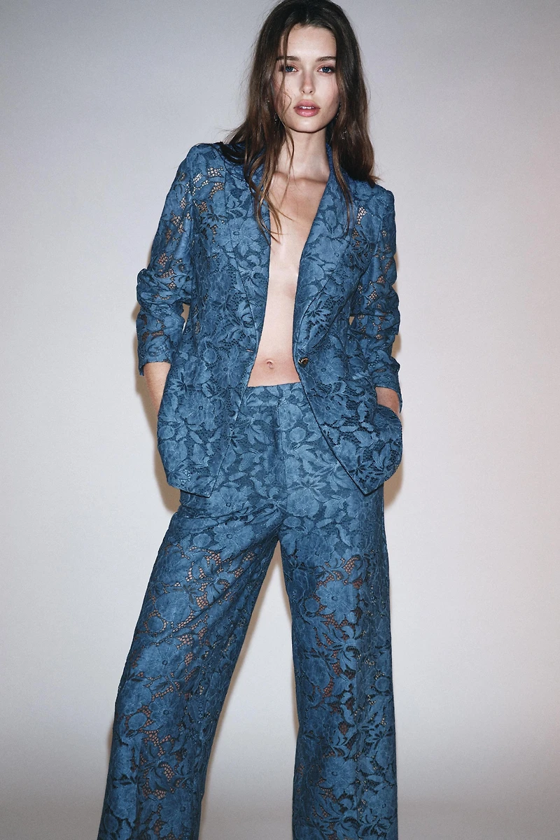 PANTALON COURTE EN DENTELLE