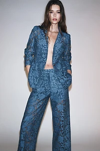 PANTALON COURTE EN DENTELLE