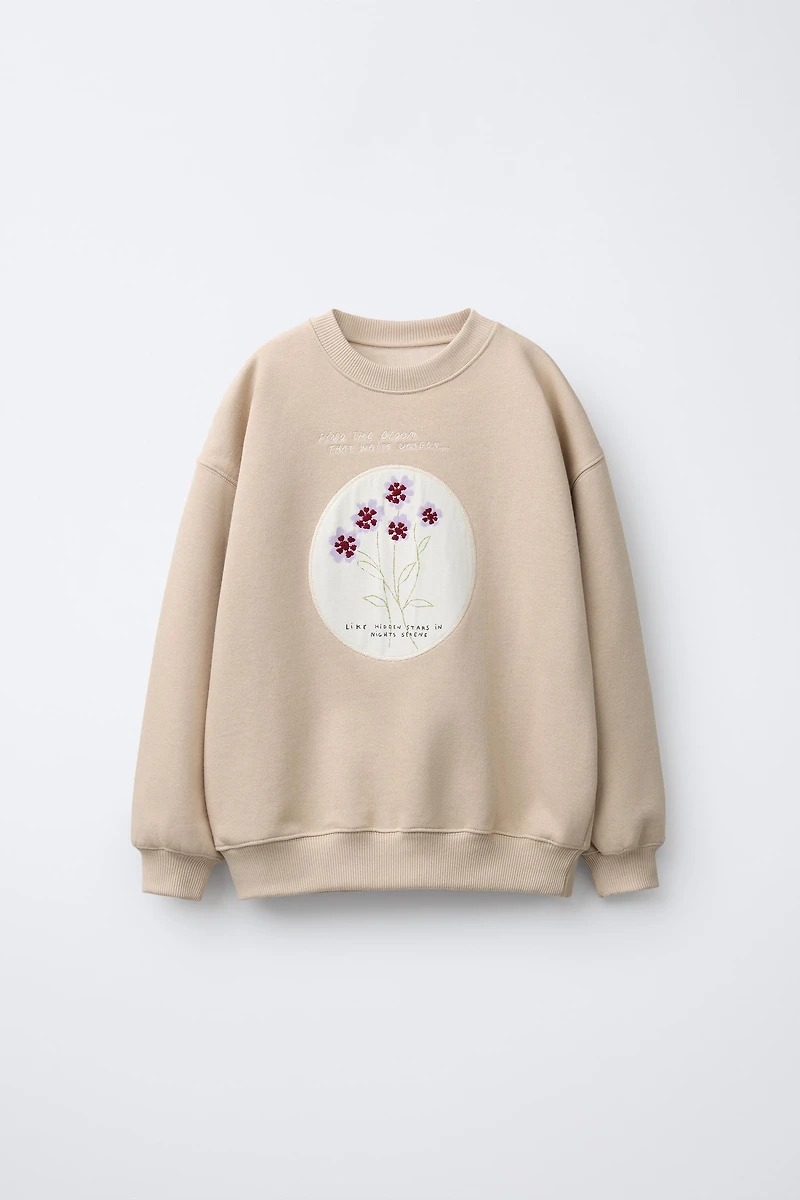 EMBROIDERED PATCH SWEATSHIRT