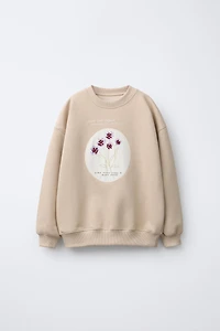 EMBROIDERED PATCH SWEATSHIRT