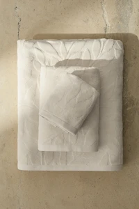 VELOUR JACQUARD BATH TOWEL