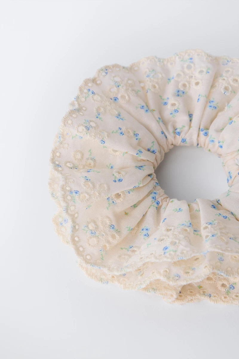 FLORAL CUT-OUT HAIR TIE