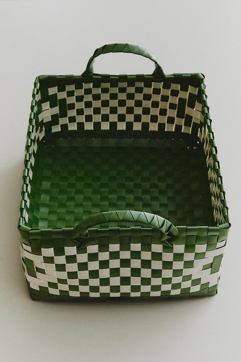 WOVEN BASKET