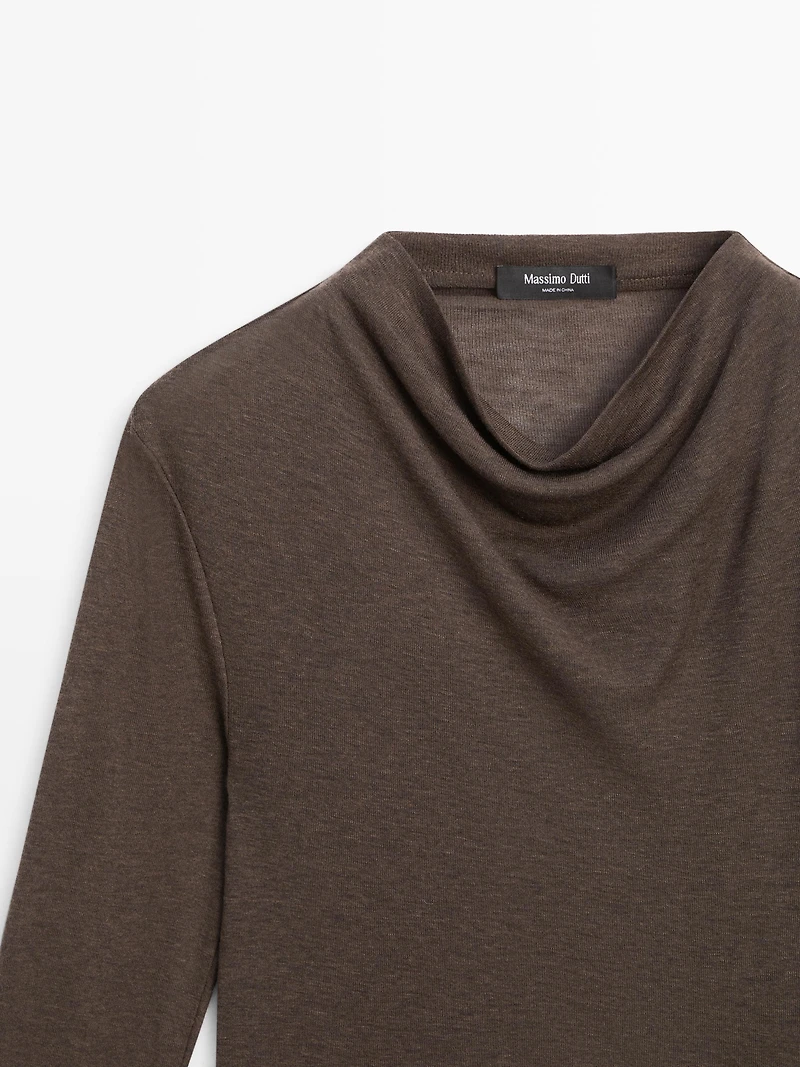 Funnel neck T-shirt