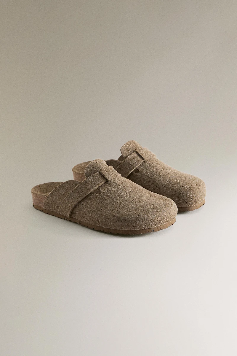FELT CLOGS WITH STRAP