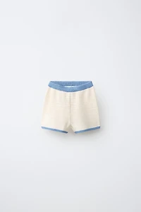 SHORT EN MAILLE CONTRASTÉE