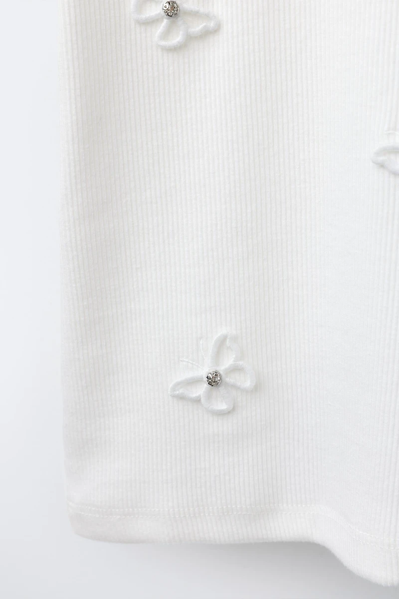 RIBBED T-SHIRT WITH JEWEL APPLIQUÉ