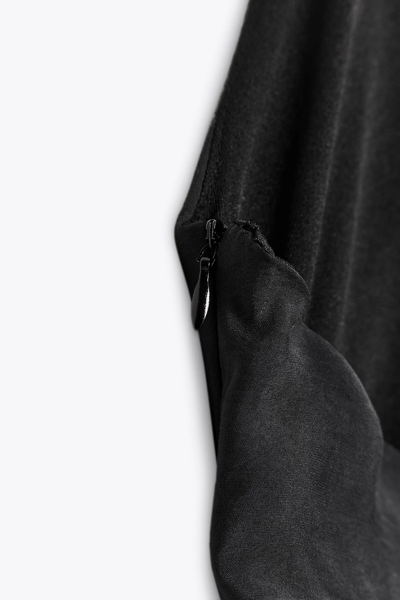 ROBE COURTE ASYMÉTRIQUE HALTER