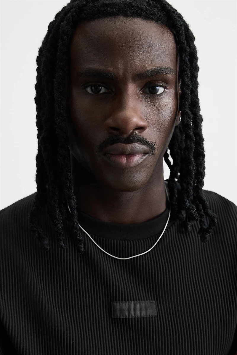 VERTICAL TEXTURED T-SHIRT