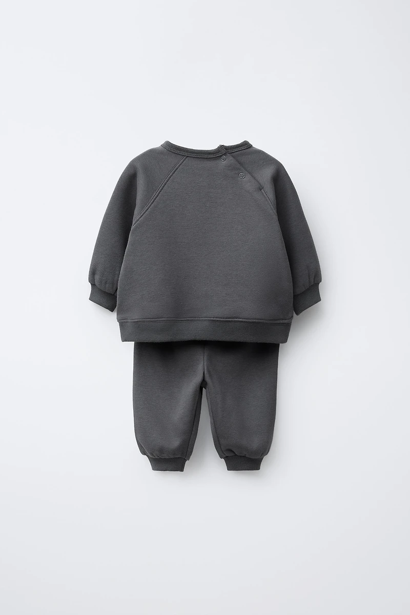 SWEATSHIRT AND JOGGER SET WITH BRUSHED INTERIOR