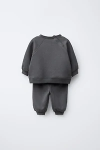 SWEATSHIRT AND JOGGER SET WITH BRUSHED INTERIOR
