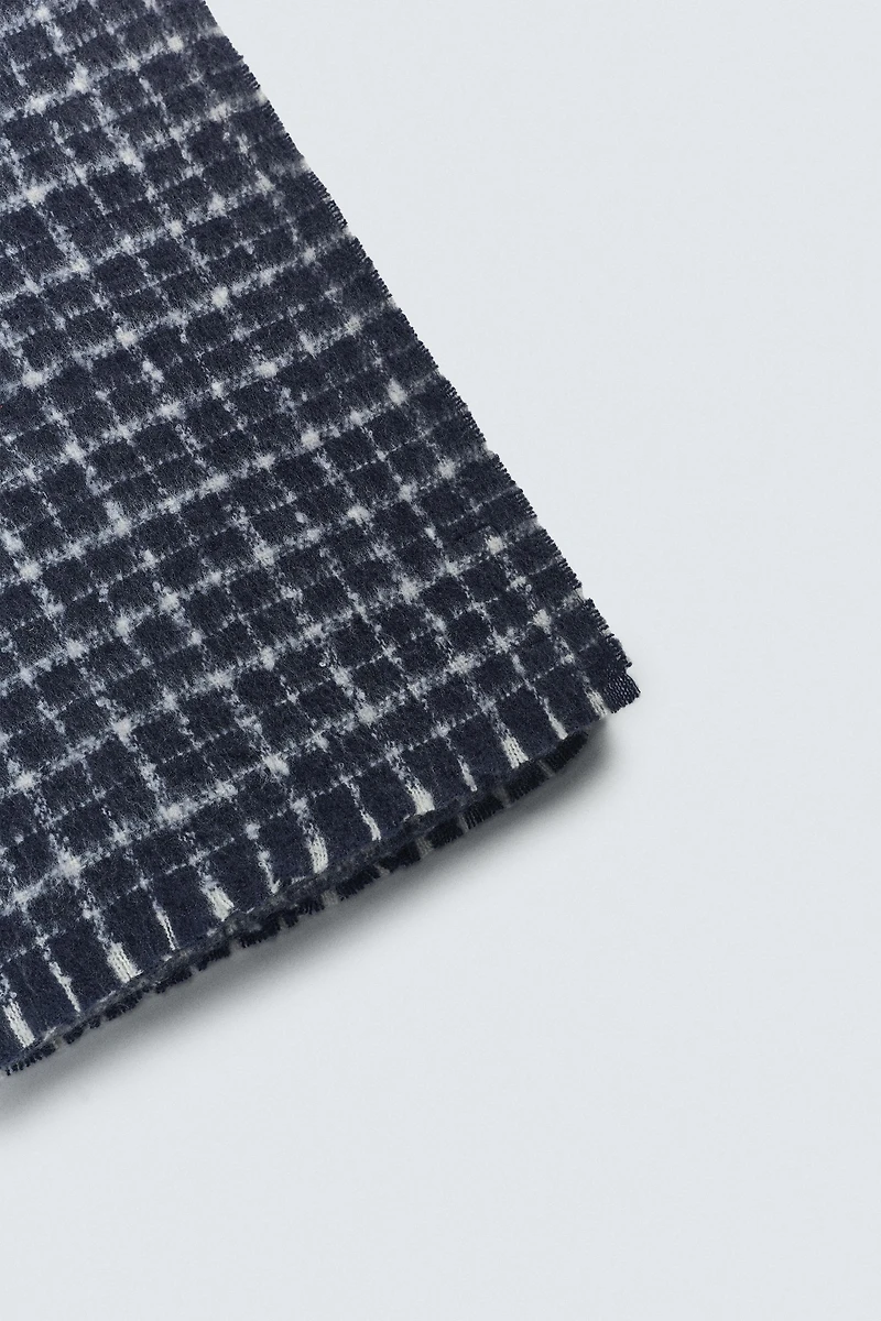 CHARPE BROSSÉE À CARREAUX