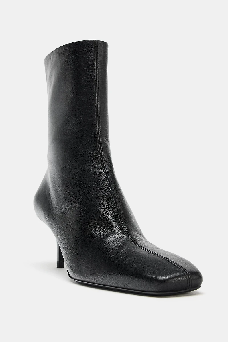 BOTTINES EN CUIR SOFT À TALONS FINS