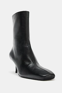 BOTTINES EN CUIR SOFT À TALONS FINS