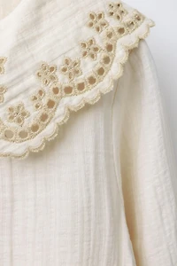 EMBROIDERED PETER PAN COLLAR SHIRT