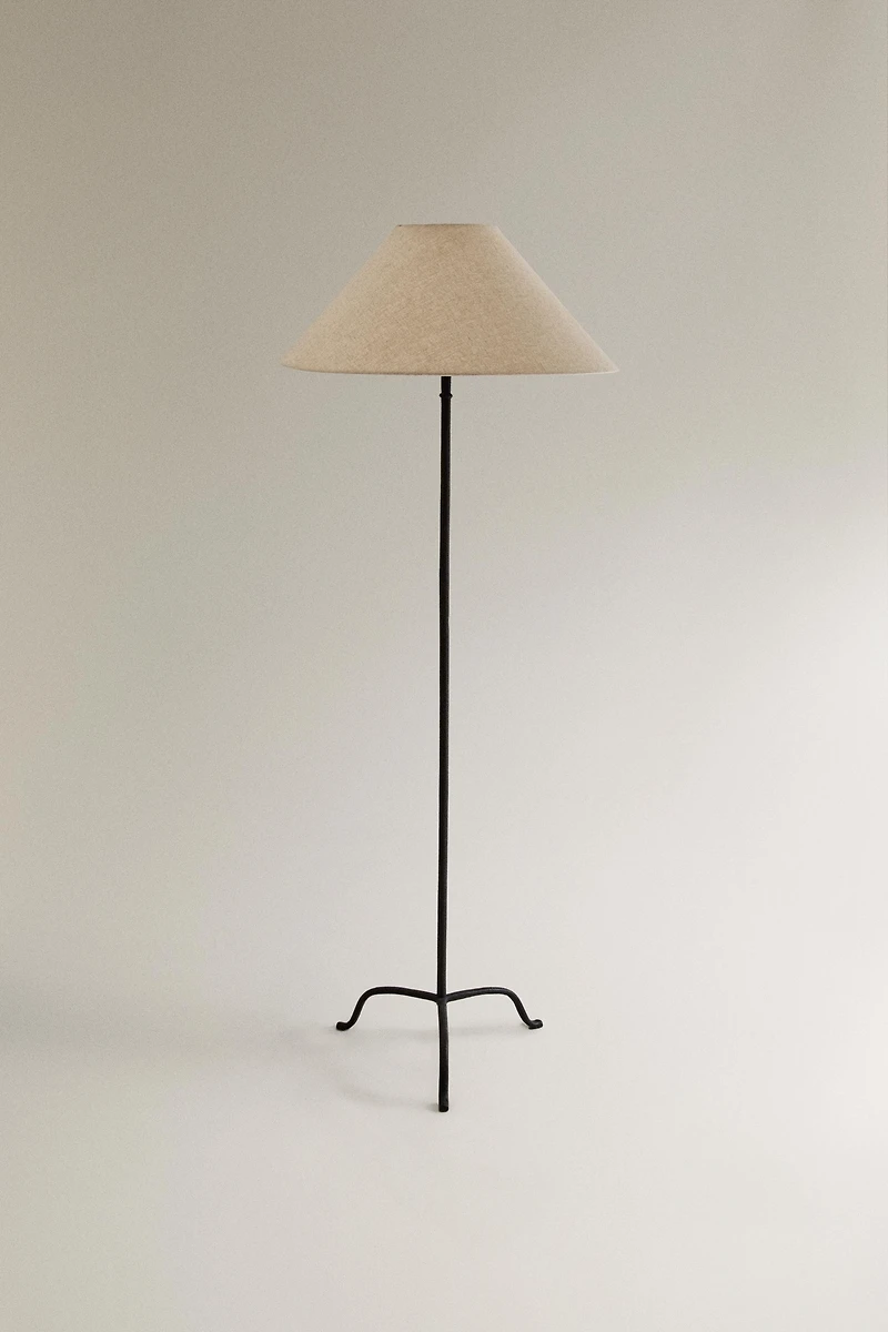 TRIPOD BASE FLOOR LAMP