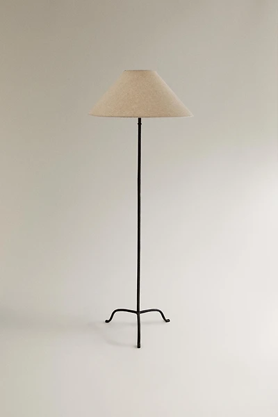 TRIPOD BASE FLOOR LAMP