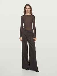 100% cotton T-shirt with neckline detail