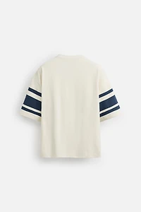 T-SHIRT IMPRIMÉ VARSITY