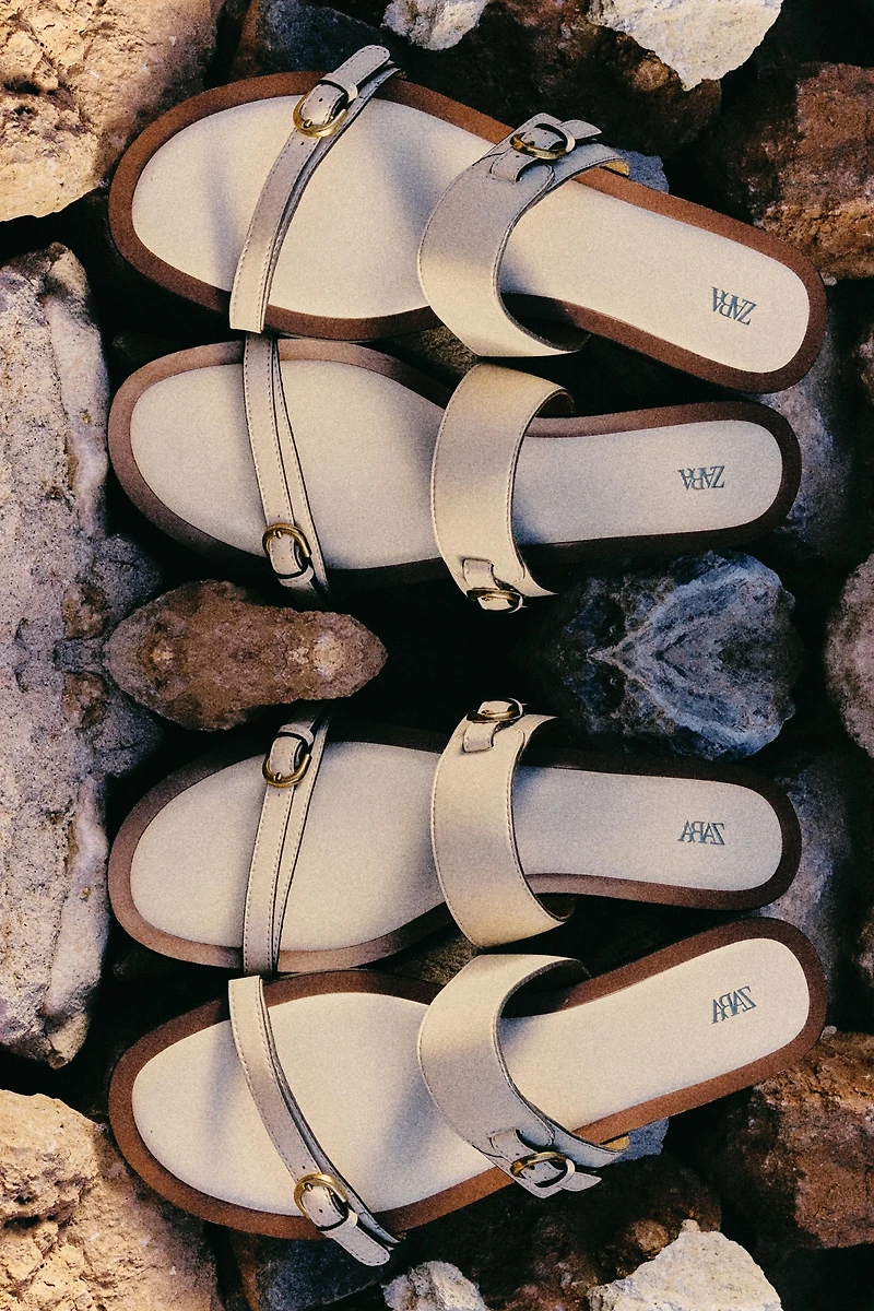 BUCKLE DETAIL SANDALS