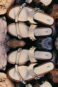 BUCKLE DETAIL SANDALS