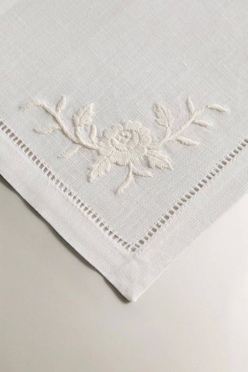 PACK OF EMBROIDERED LINEN COCKTAIL NAPKINS (PACK OF 4)