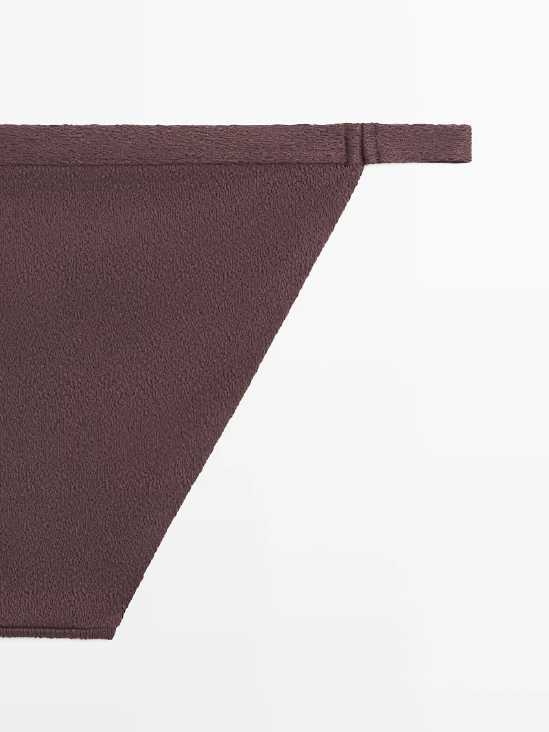 Textured bikini bottoms