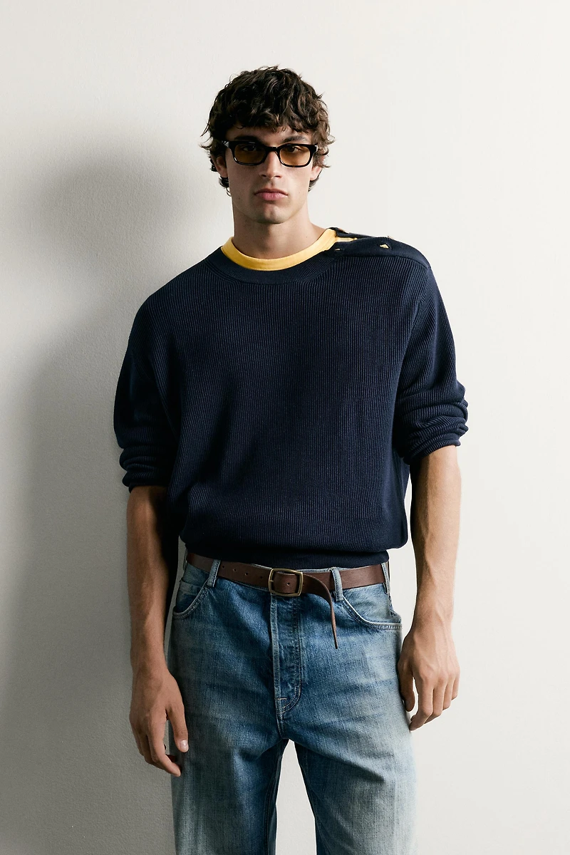 REGULAR FIT BUTTON NECK JUMPER