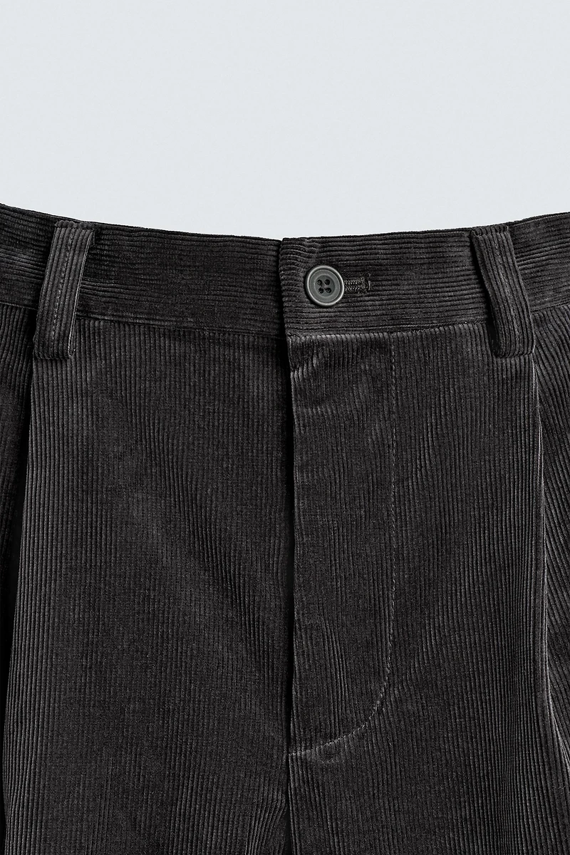 PANTALON EN VELOURS CÔTELÉ À PLIS