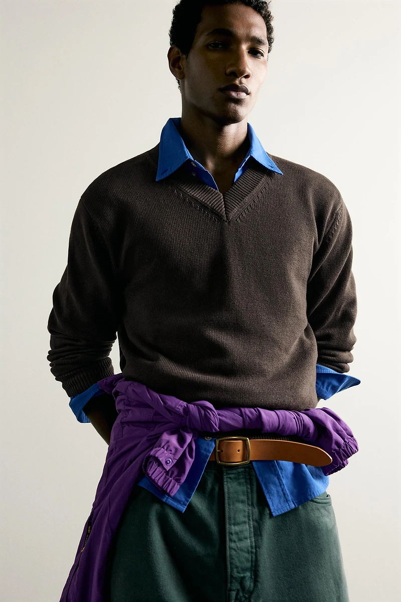 REGULAR FIT V-NECK SWEATER