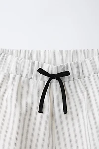 SHORT À RAYURES BRODÉES