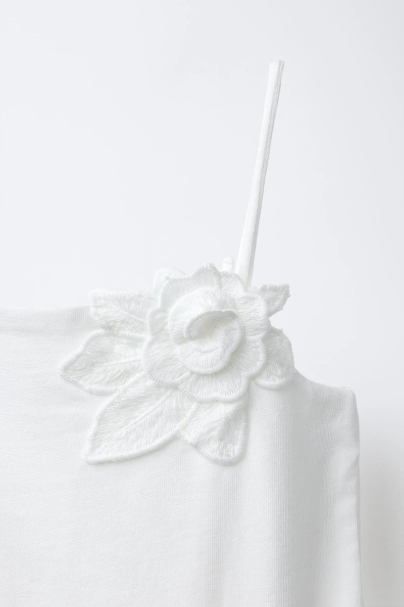 RUFFLED AND FLORAL TOP