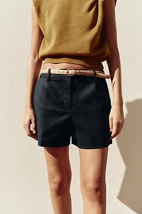 BELTED SHORTS WITH DARTS