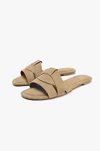 FLAT SUEDE CROSSED SANDALS