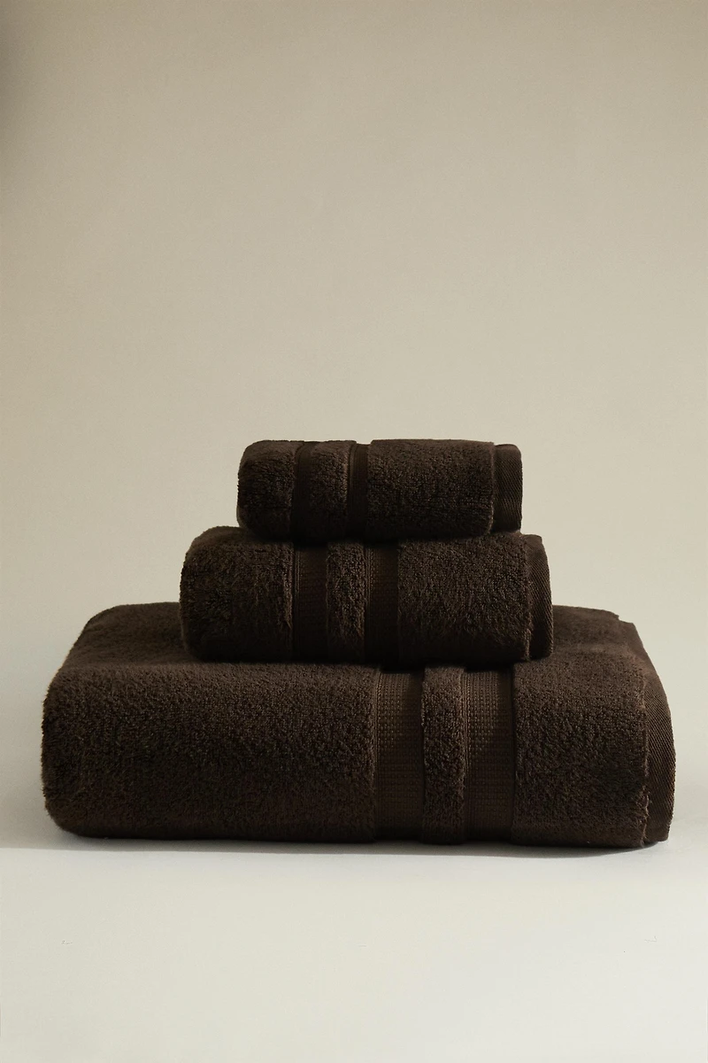 EXTRA SOFT DOUBLE BORDER BATH TOWEL