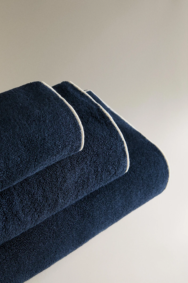OVERLOCK COTTON BATH TOWEL
