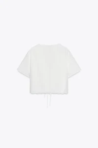CHEMISE À LACETS ET BRODERIES