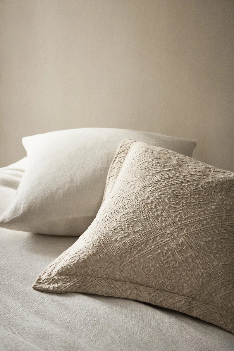 GEOMETRIC PATTERN THROW PILLOW COVER