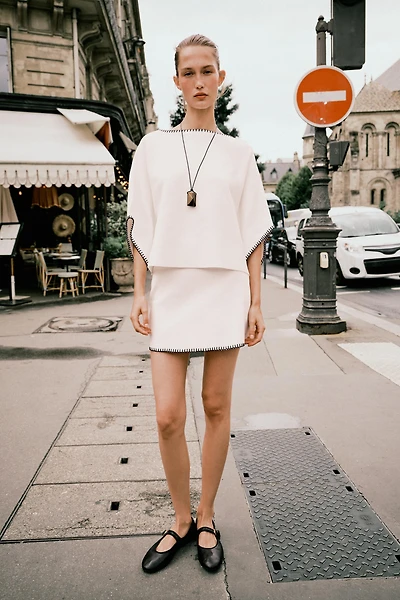 TOP EN MAILLE BRODERIES CONTRASTE