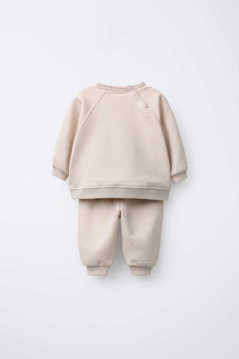 SWEATSHIRT AND JOGGER SET WITH BRUSHED INTERIOR