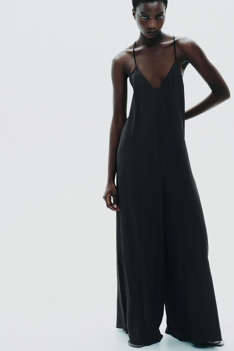 TEXTURED FLOWY LONG JUMPSUIT