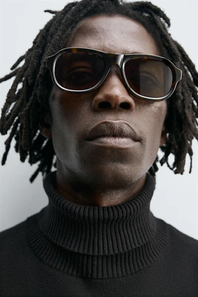 LUNETTES DE SOLEIL CARRÉES