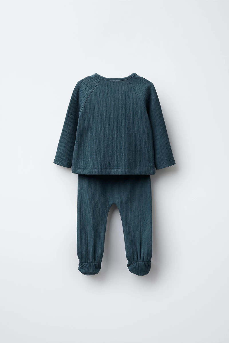 TEXTURED TOP AND LEGGINGS SET