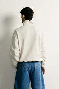 CONTRAST QUARTER-ZIP SWEATSHIRT