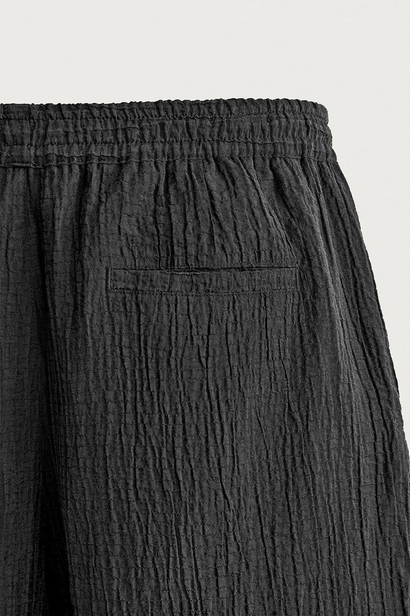 TEXTURED RELAXED FIT SHORTS