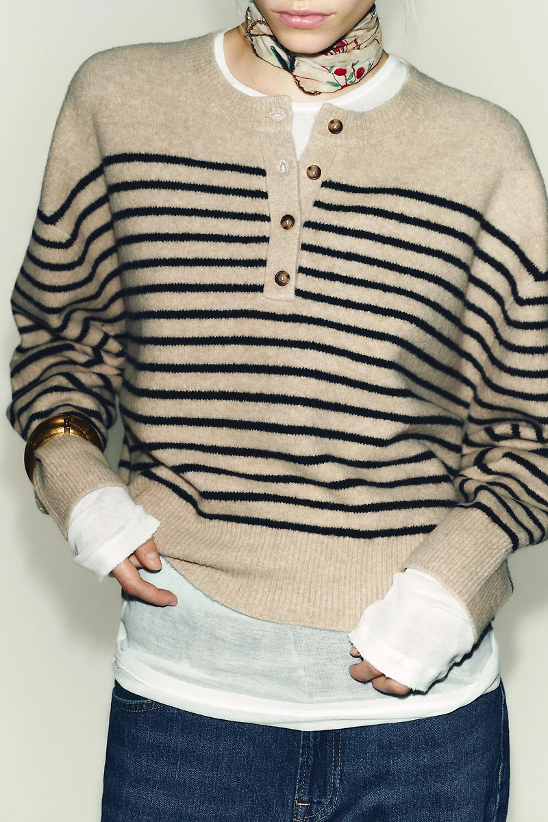 PULL EN MAILLE À RAYURES