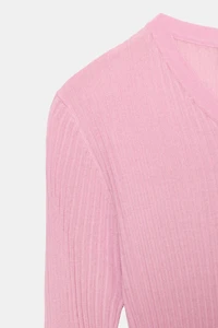RIBBED KNIT SWEATER
