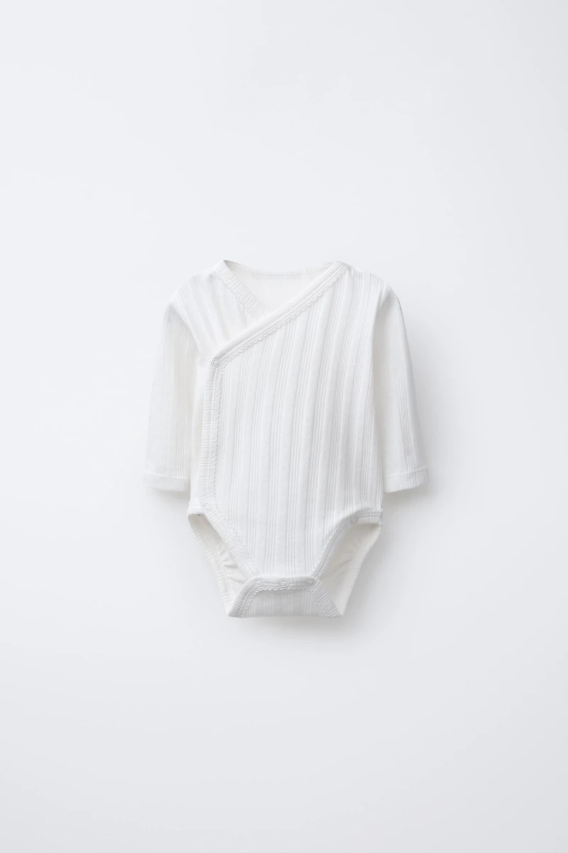 0-6 MOIS/ LOT DE TROIS BODYS MANCHES LONGUES COL KIMONO