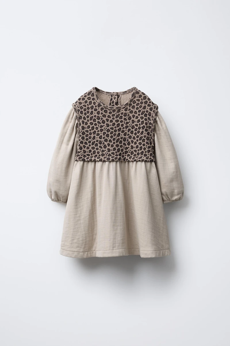 ROBE EN MATIÈRES VARIÉES À IMPRIMÉ