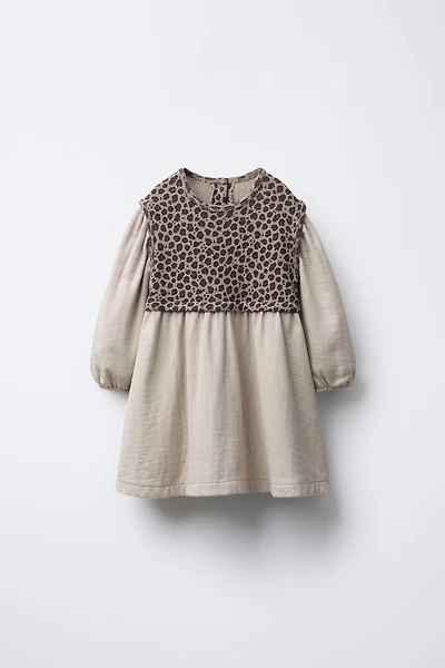 ROBE EN MATIÈRES VARIÉES À IMPRIMÉ